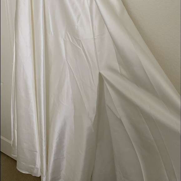 Wedding Dress - Picture 3 of 4